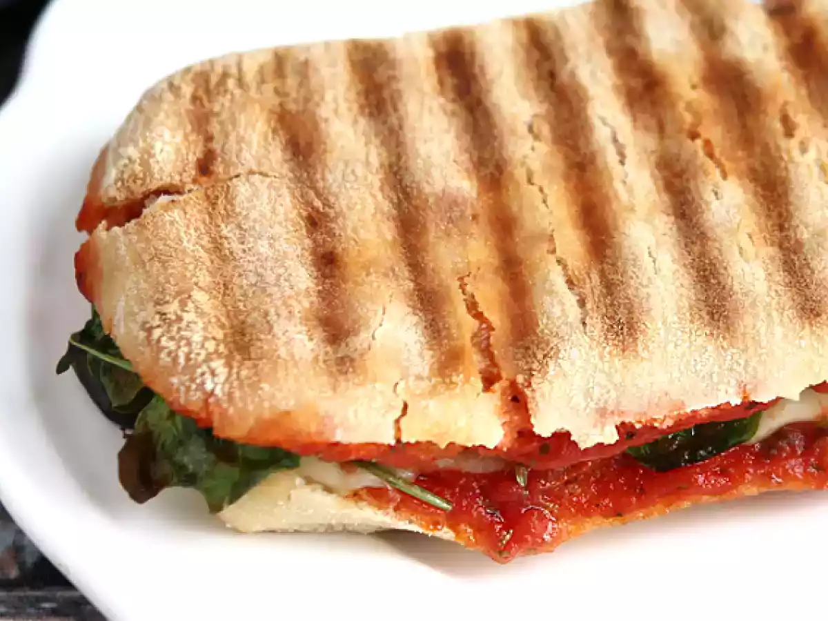 Panini s chorizem a ementálem - foto 4
