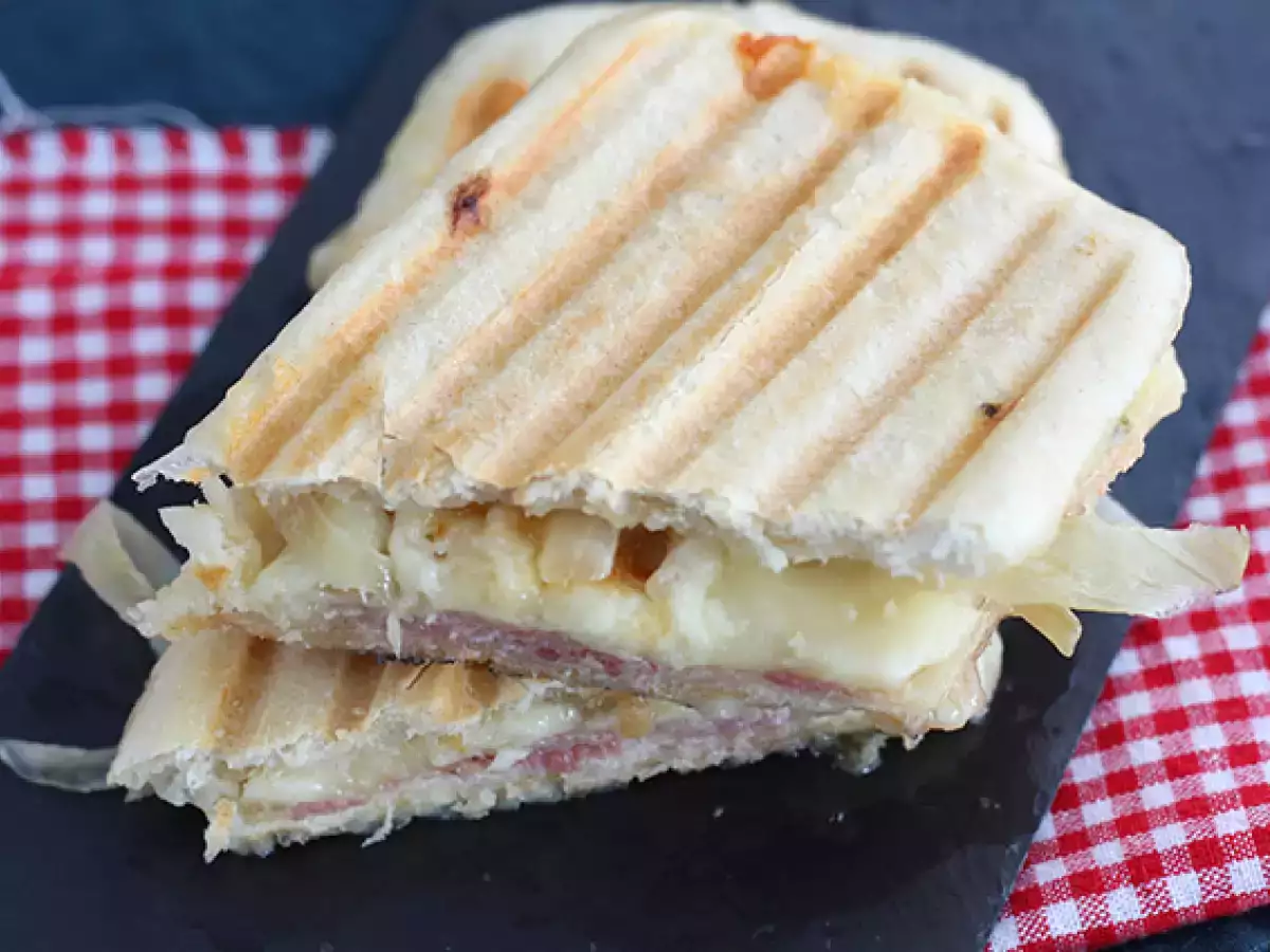 Panini se sýrem raclette