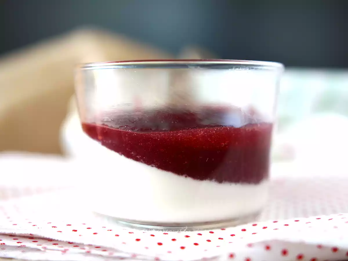 Panna cotta s coulis z lesních plodů - foto 2