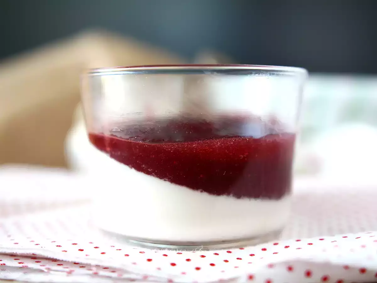 Panna cotta s coulis z lesního ovoce - foto 2