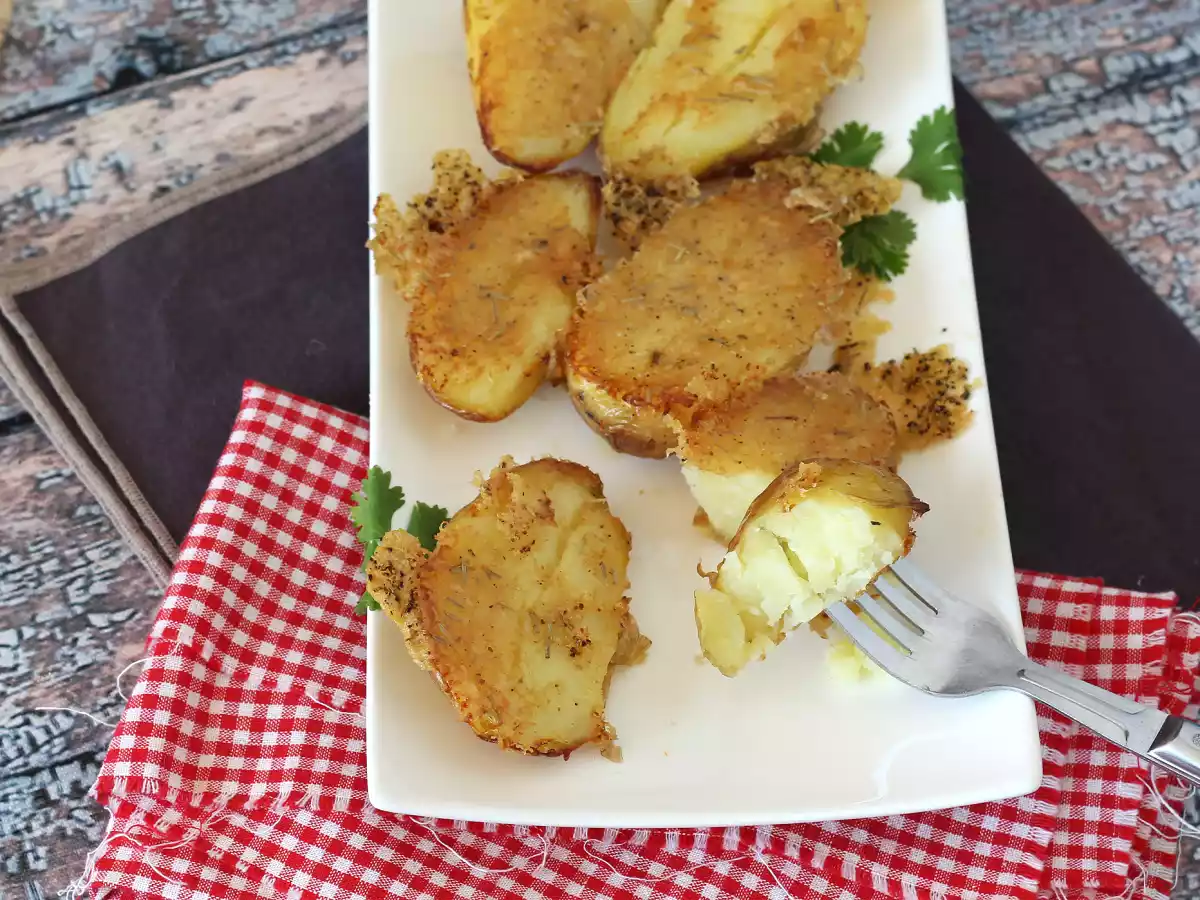 Parmezánové brambory, uvnitř měkké a na povrchu křupavé!