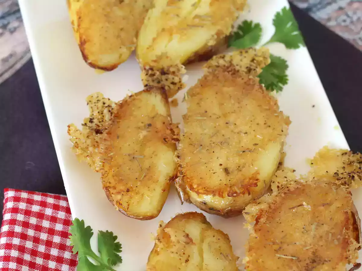 Parmezánové brambory, uvnitř měkké a na povrchu křupavé! - foto 2