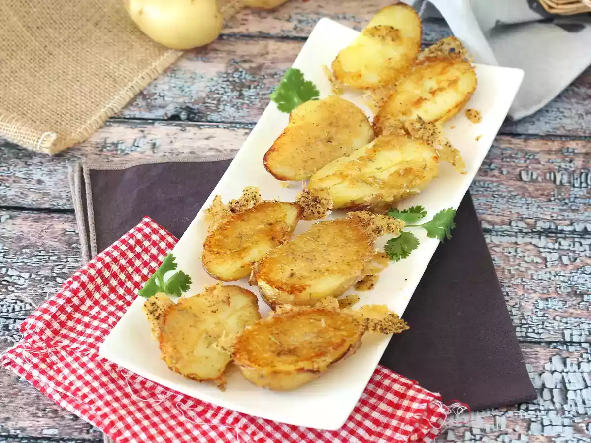 Parmezánové brambory, uvnitř měkké a na povrchu křupavé! - foto 3