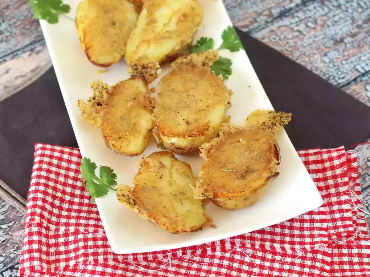 Parmezánové brambory, uvnitř měkké a na povrchu křupavé! - foto 4