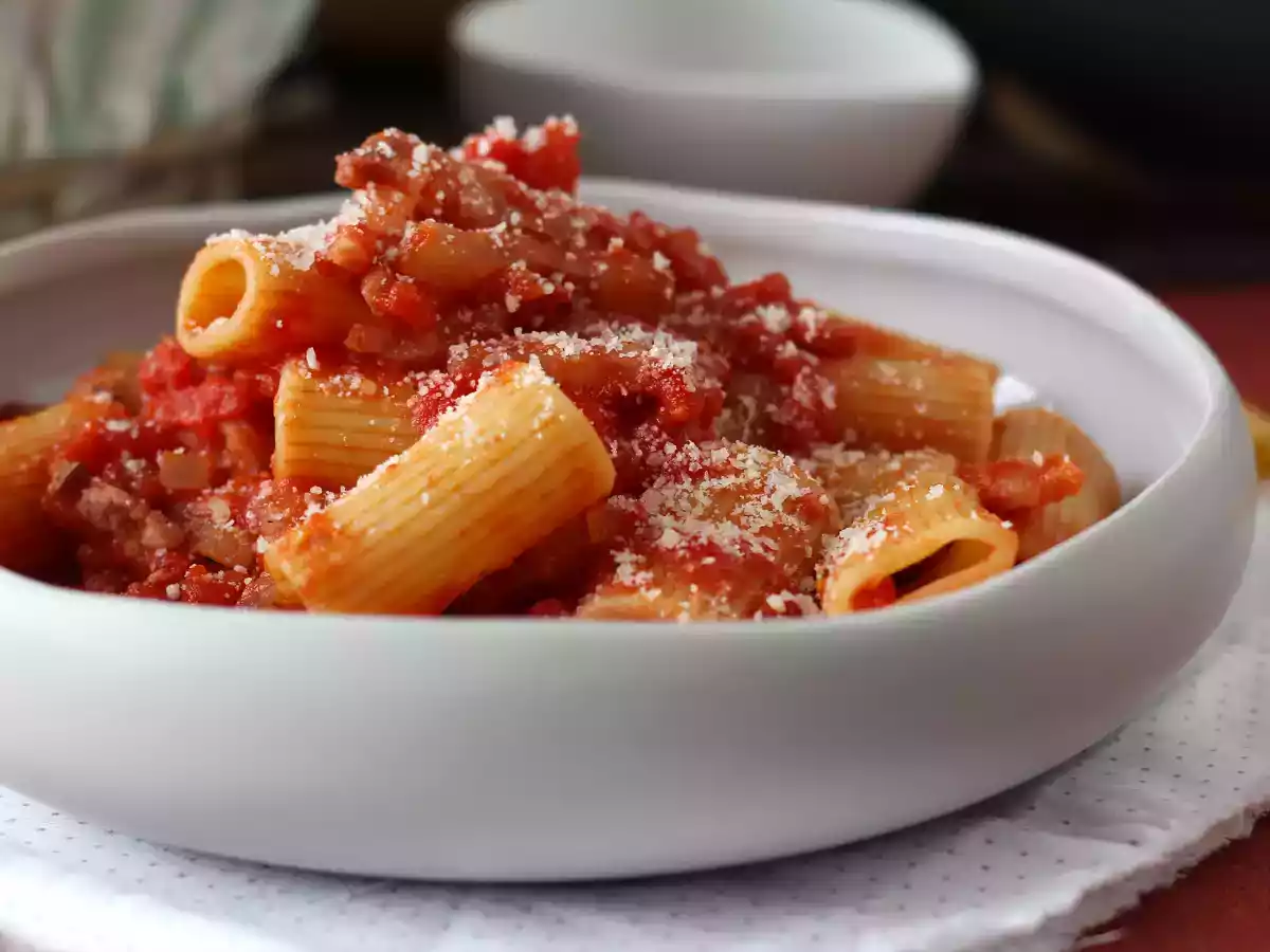 Pasta all'amatriciana, tradiční recept vysvětlený krok za krokem - foto 2
