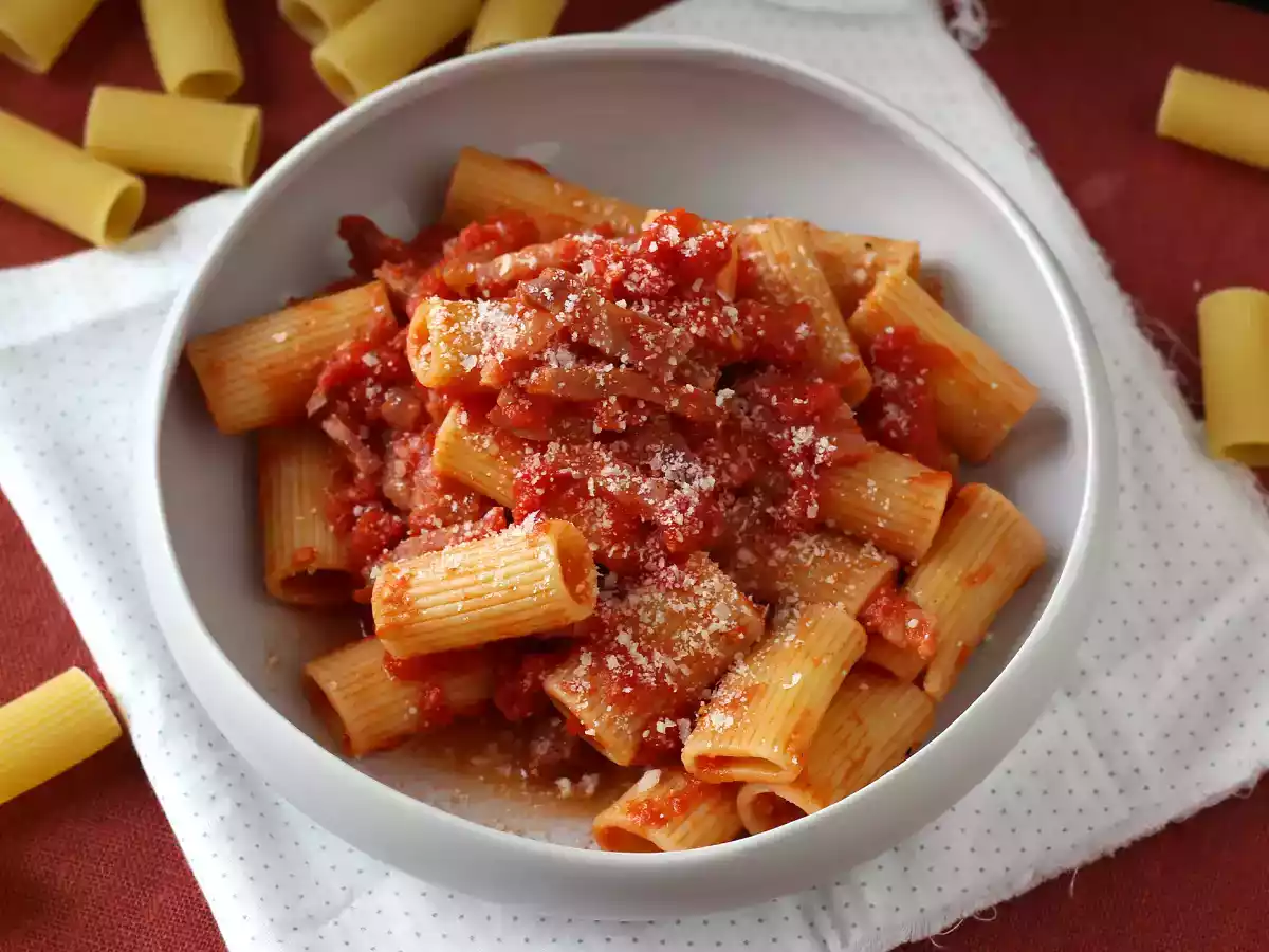 Pasta all'amatriciana, tradiční recept vysvětlený krok za krokem - foto 3