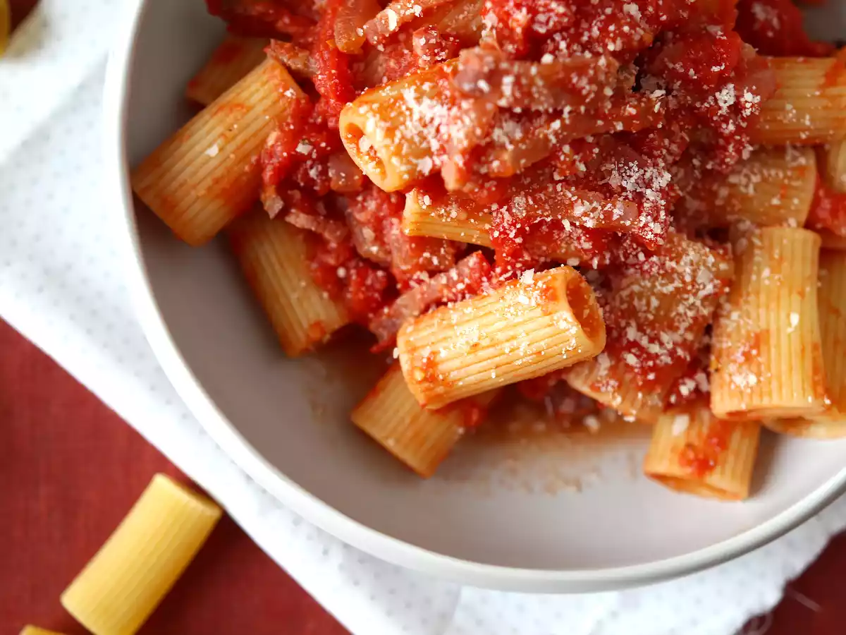 Pasta all'amatriciana, tradiční recept vysvětlený krok za krokem - foto 4