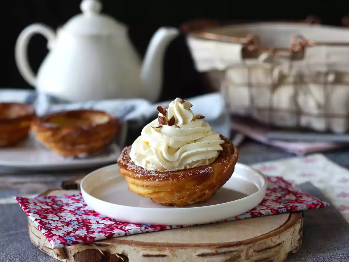 Pečené churros ve tvaru misky s bohatou polevou