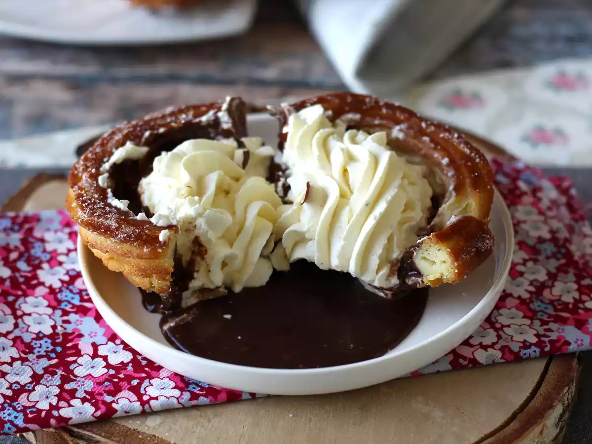 Pečené churros ve tvaru misky s bohatou polevou - foto 5
