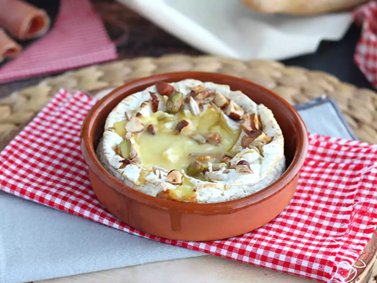 Pečený camembert s medem a vlašskými ořechy - foto 3