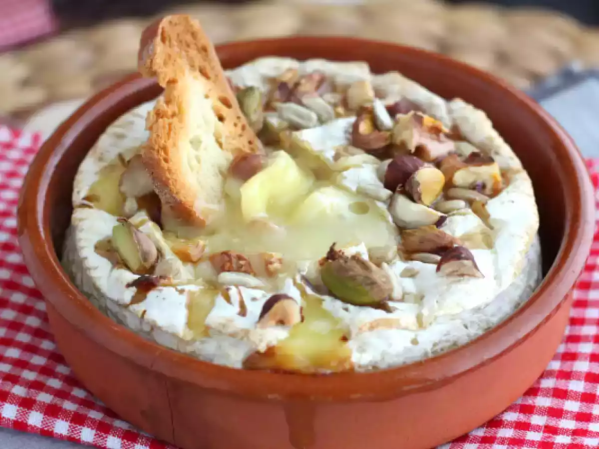 Pečený camembert s medem a vlašskými ořechy - foto 4
