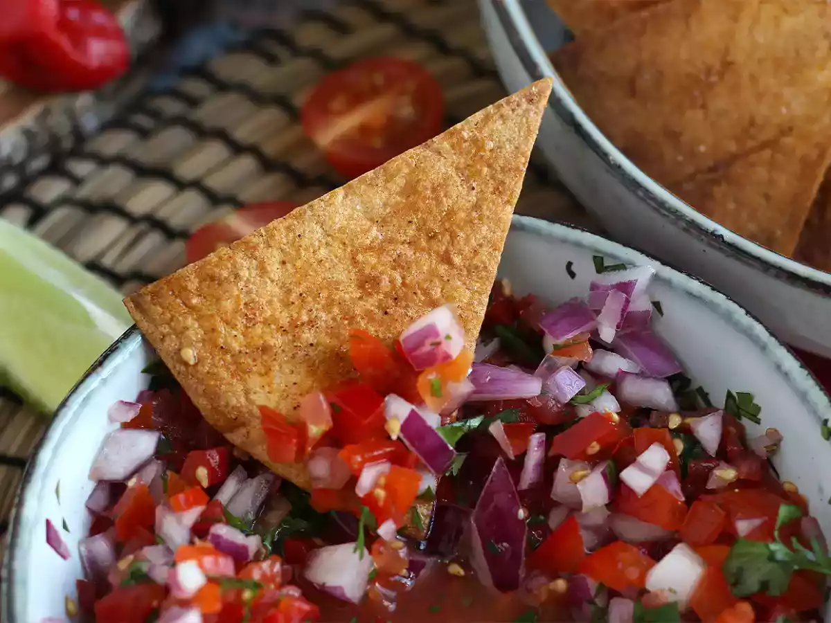 Pico de gallo a domácí tortilla chipsy - foto 4