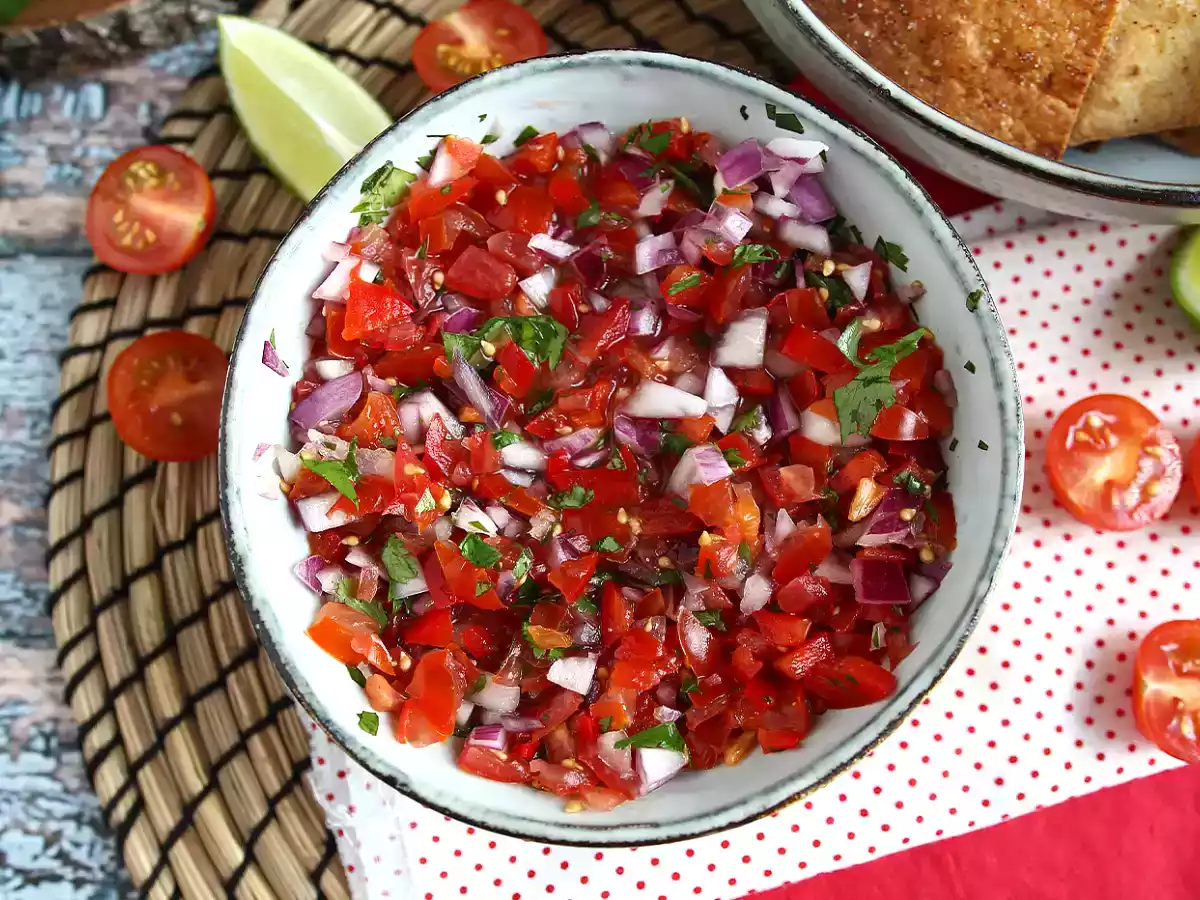 Pico de gallo a domácí tortilla chipsy - foto 6