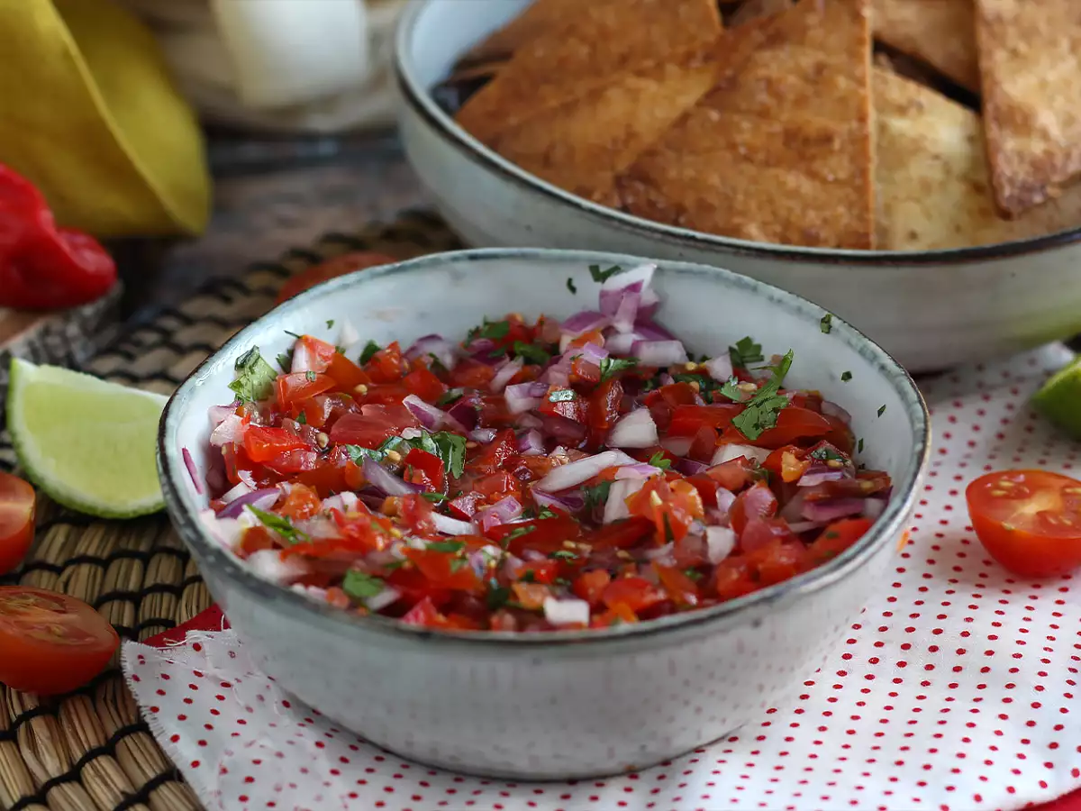 Pico de gallo s domácími tortilla chipsy - foto 3