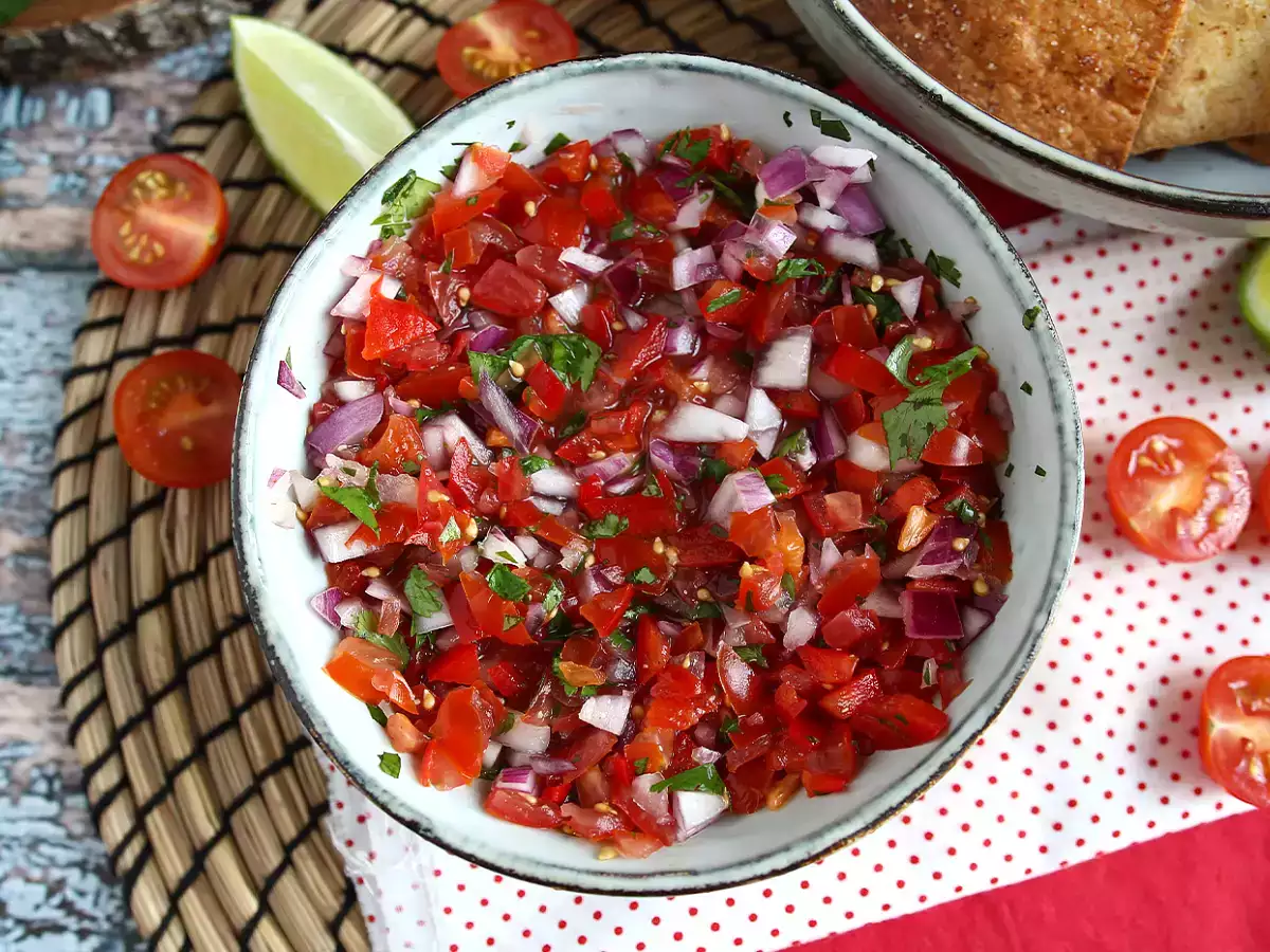 Pico de gallo s domácími tortilla chipsy - foto 6