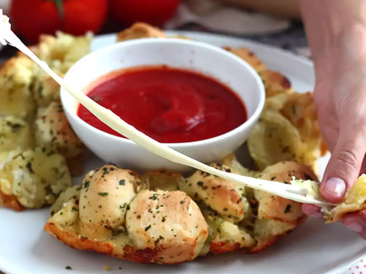 Pizza plněná mozzarelly s korunou