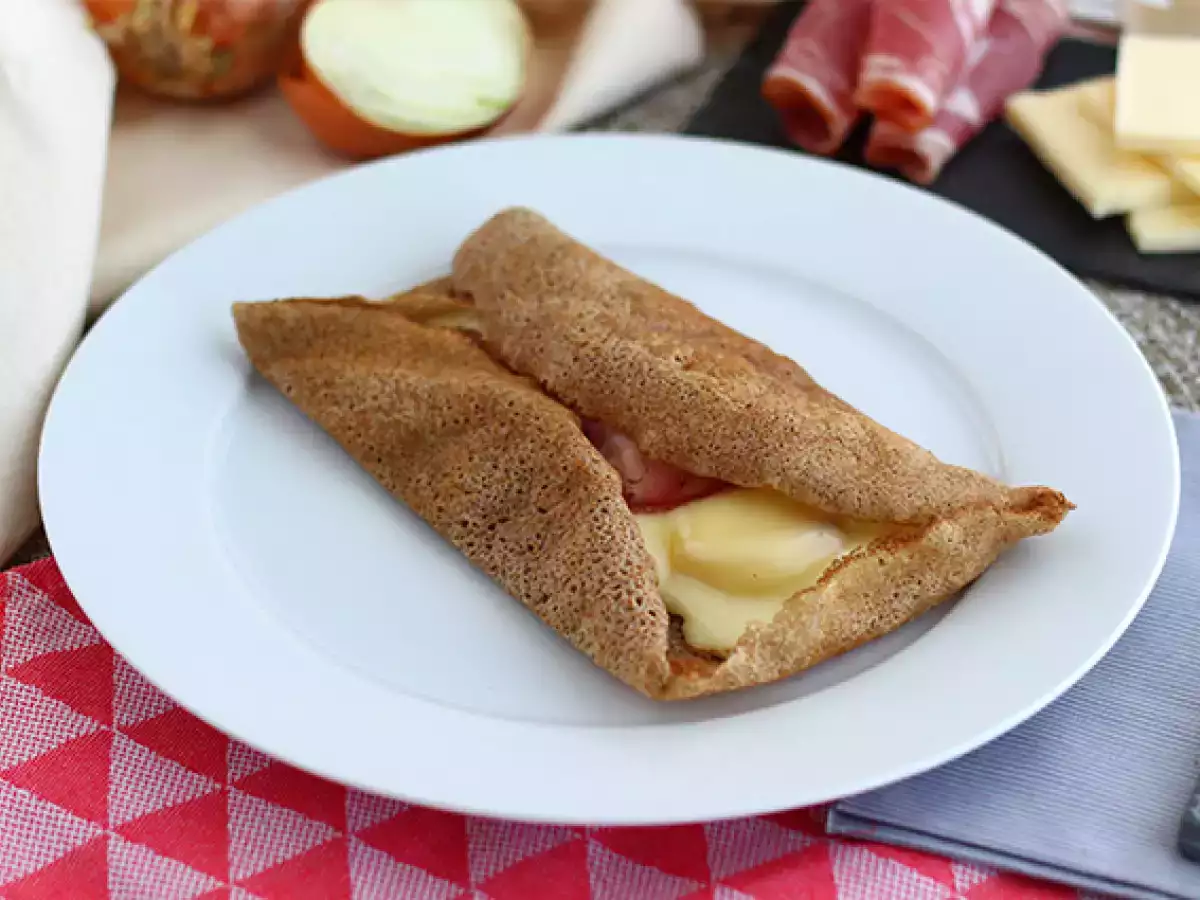 Pohanková galette se sýrem raclette