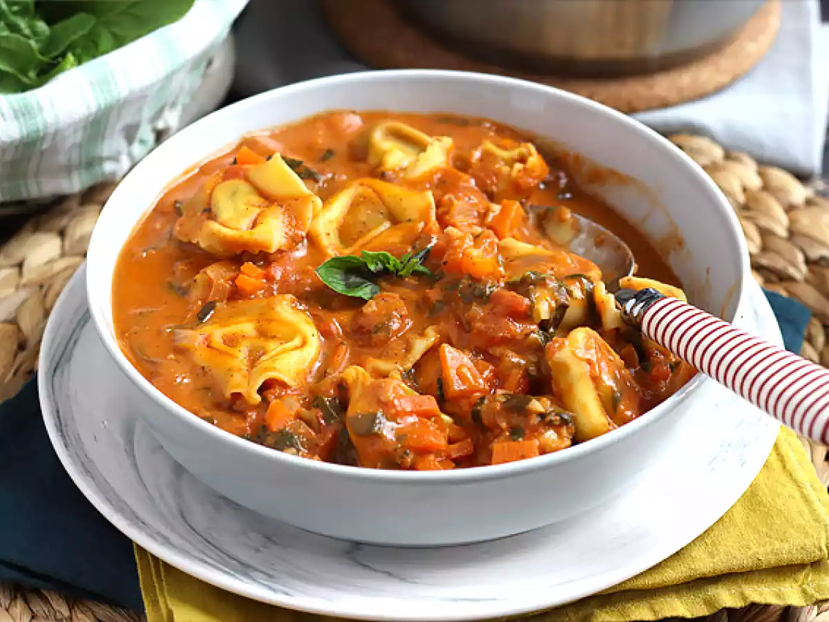 Polévka s tortellini - foto 3