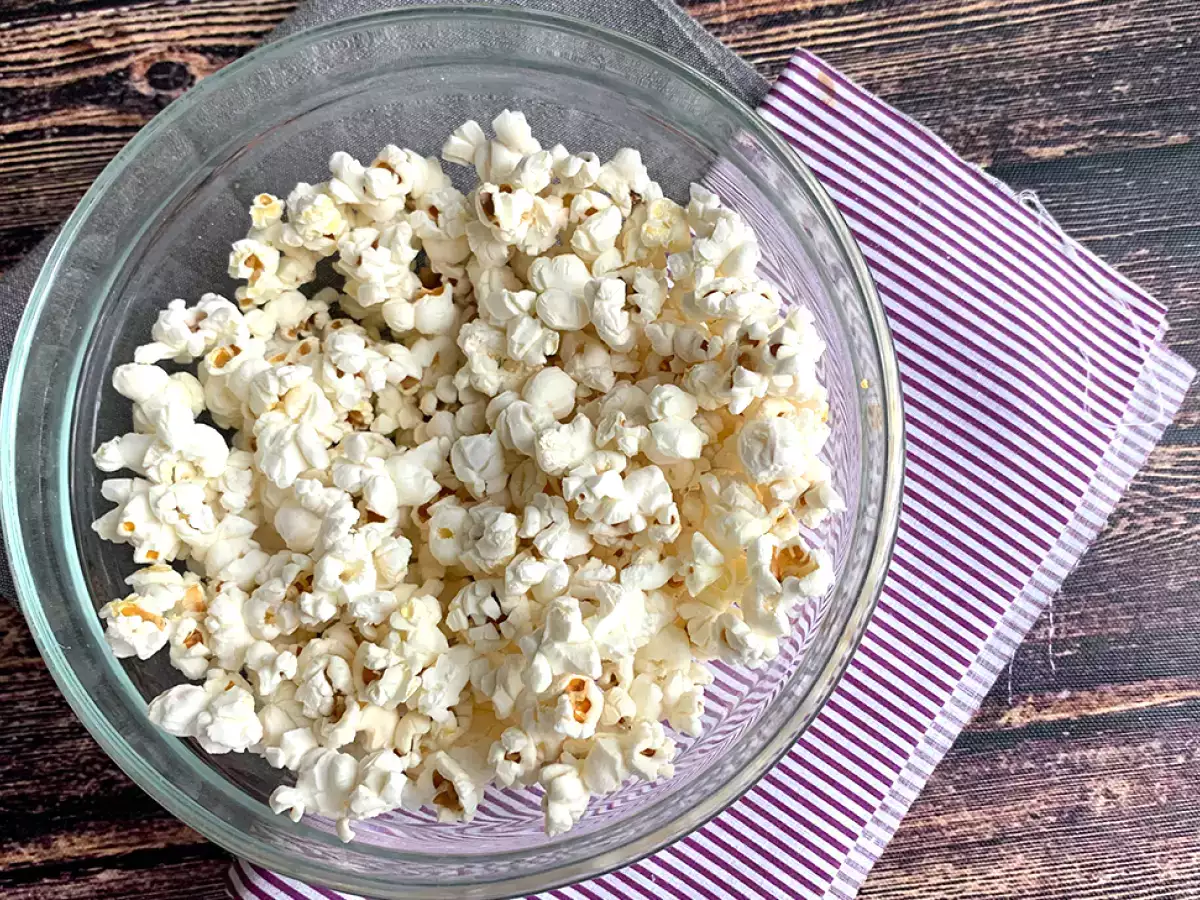 Popcorn bez oleje v mikrovlnné troubě