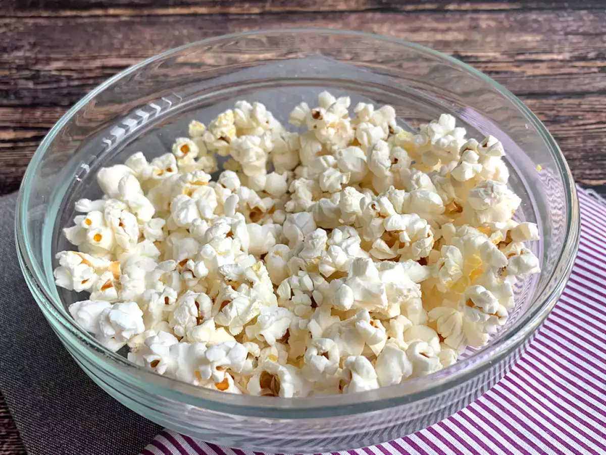 Popcorn bez oleje v mikrovlnné troubě - foto 4