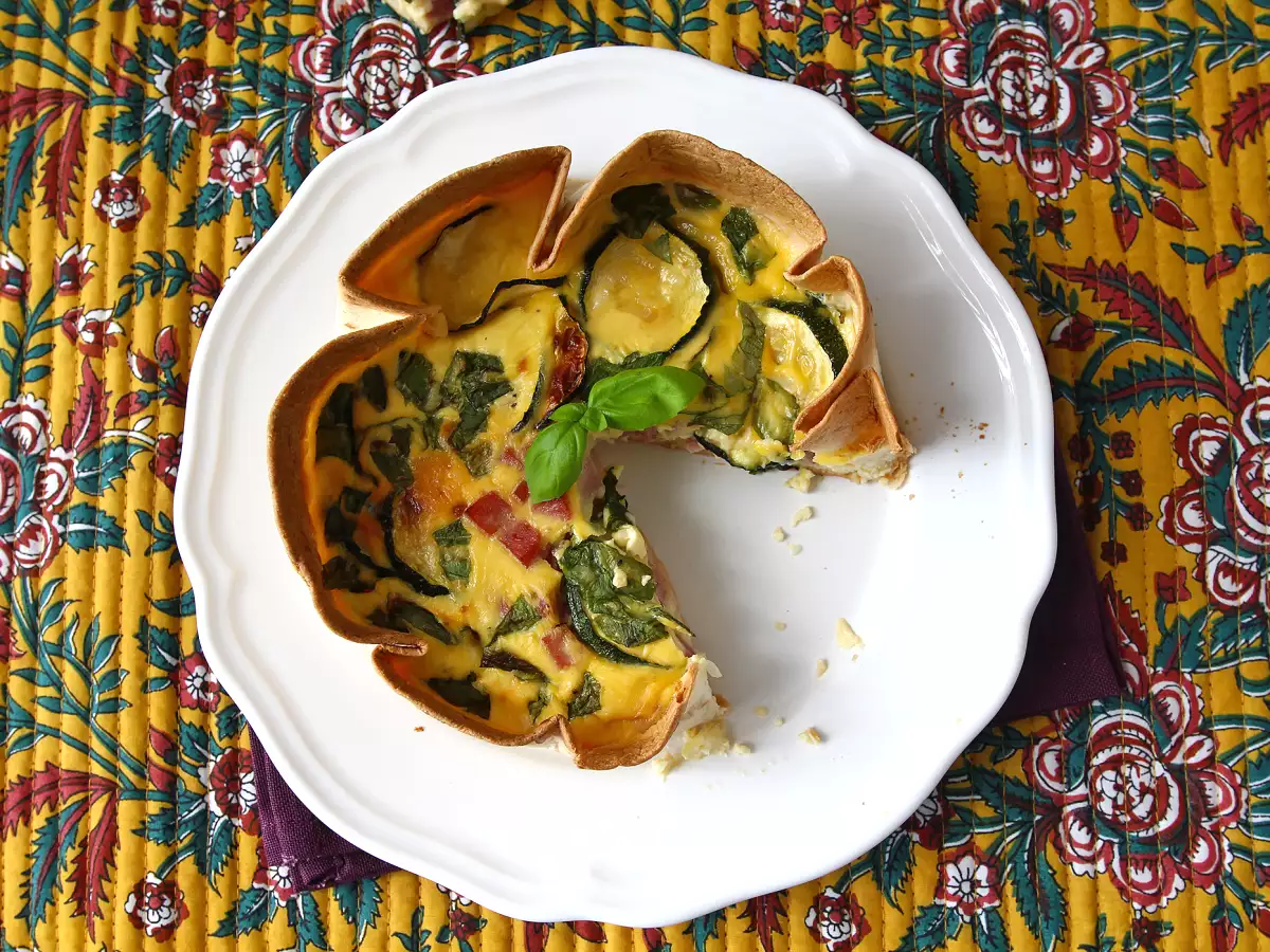 Quiche bez pečiva s tortillou? Je to možné! Lehký recept, který je ideální na léto! - foto 6