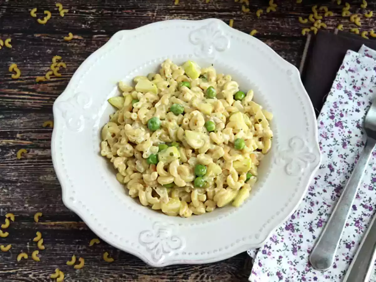 Rizoto s coquillettes, hráškem, cuketou, česnekem a bylinkovým sýrem