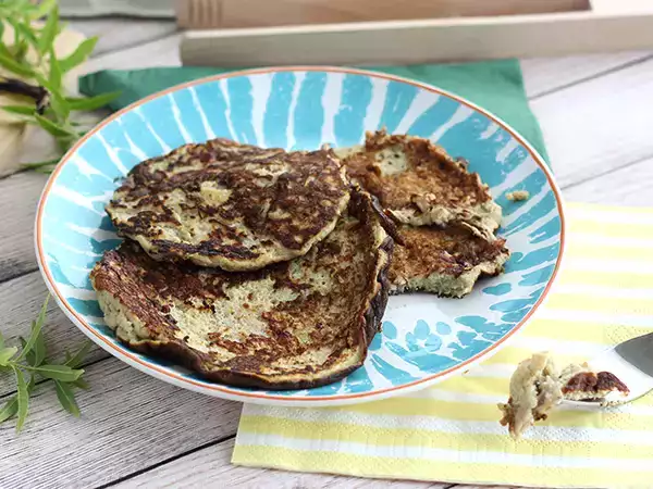Recept Rychlé bezlepkové banánové lívance ze 2 ingrediencí: banánu a vajec