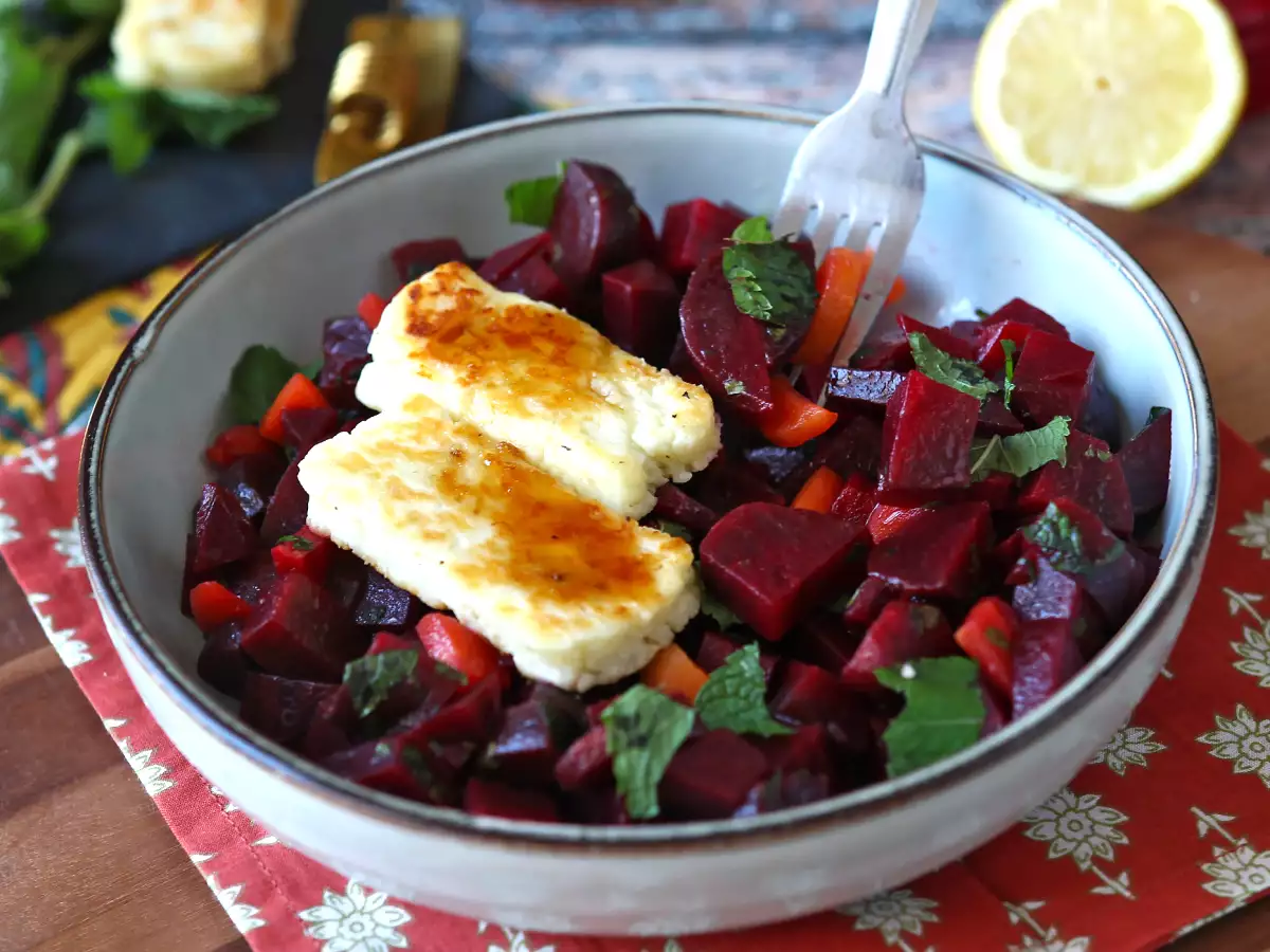 Salát z červené řepy s grilovaným halloumi - foto 4