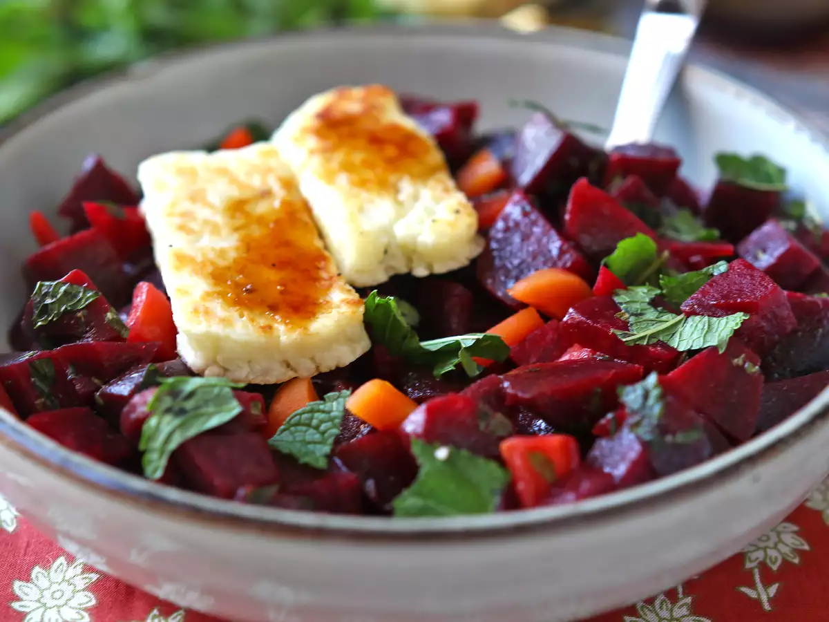 Salát z červené řepy s grilovaným halloumi - foto 6