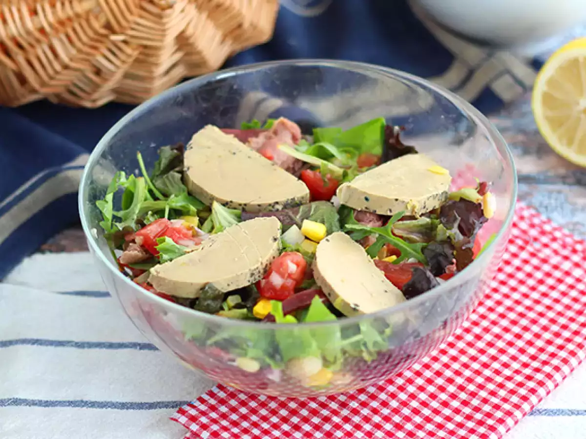 Salát z Landes s foie gras (périgordský salát)