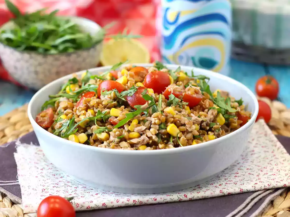 Salát ze špaldy a tuňáka: lehký, chutný a dokonalý celoroční recept