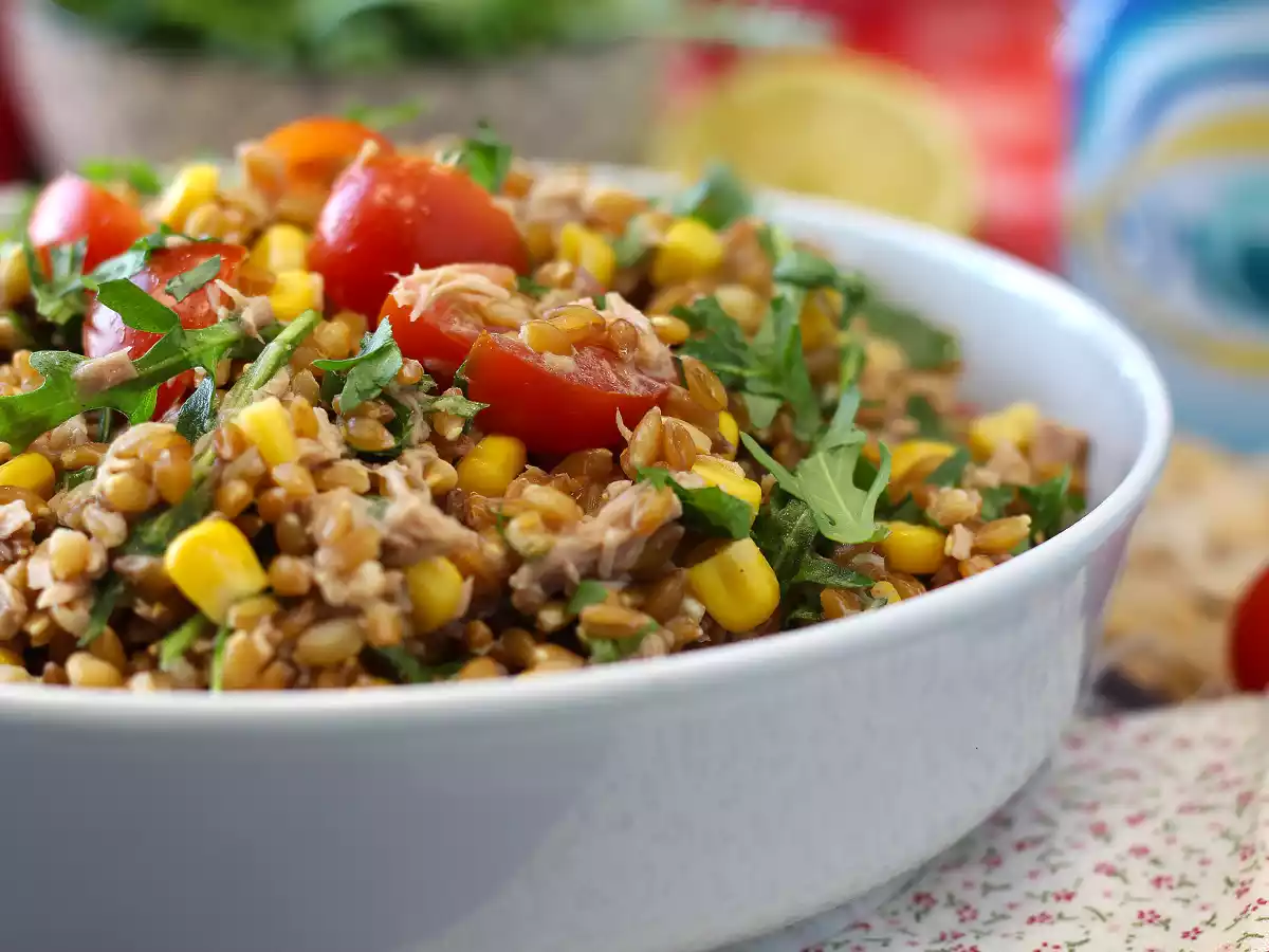Salát ze špaldy a tuňáka: lehký, chutný a dokonalý celoroční recept - foto 2