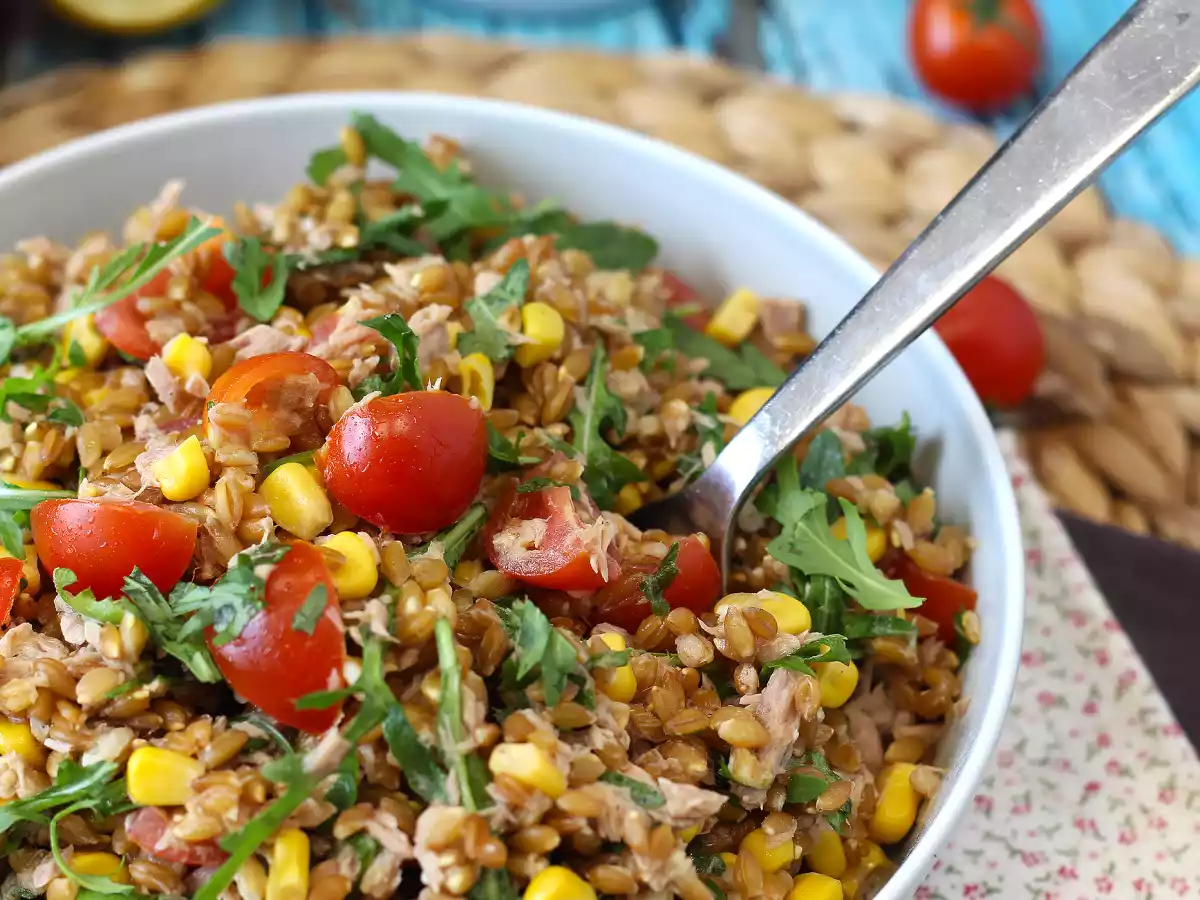 Salát ze špaldy a tuňáka: lehký, chutný a dokonalý celoroční recept - foto 5