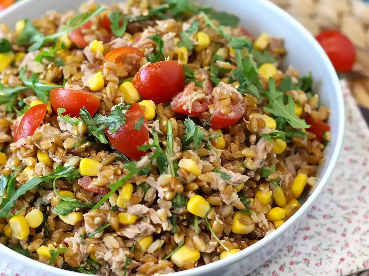 Salát ze špaldy a tuňáka: lehký, chutný a dokonalý celoroční recept - foto 6