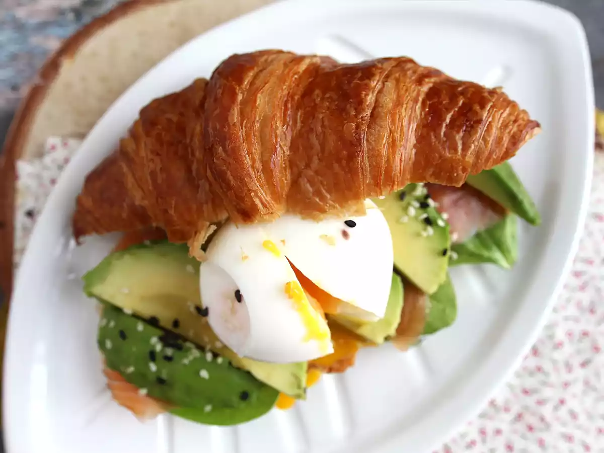 Sendvič s croissantem na brunch - foto 4