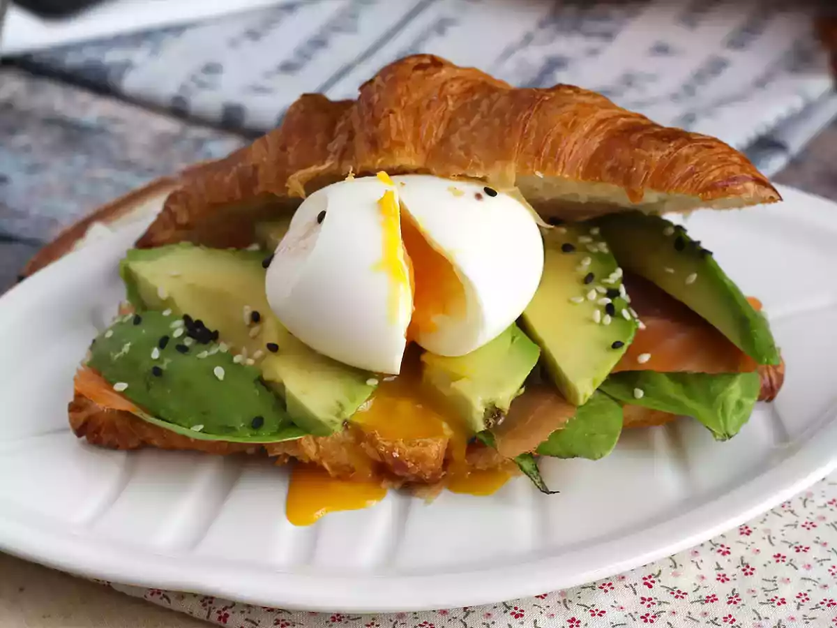 Sendvič s croissantem na brunch - foto 5