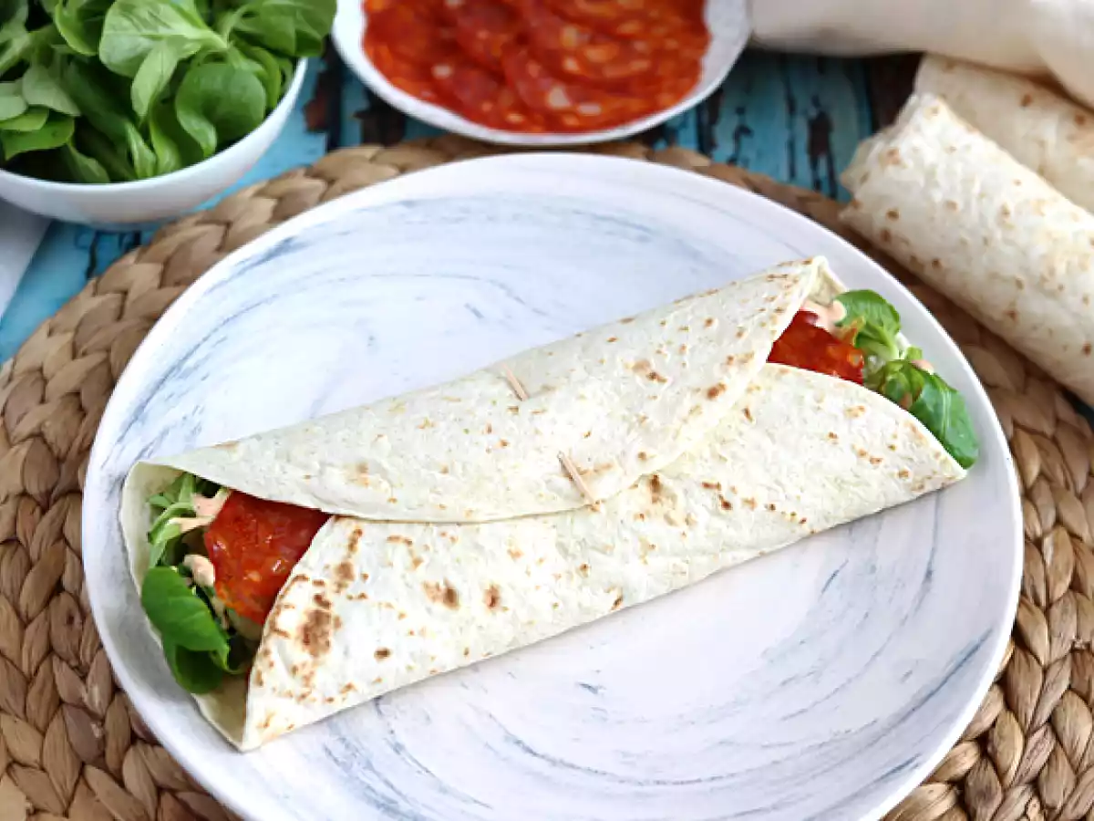 Sendvičový wrap s chorizem, avokádem a rajčaty - foto 2