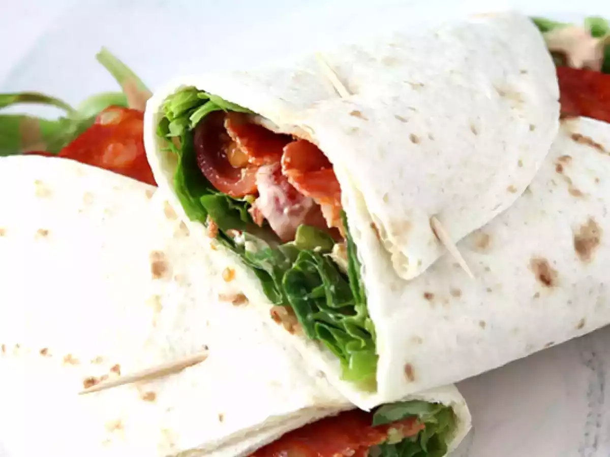 Sendvičový wrap s chorizem, avokádem a rajčaty - foto 3