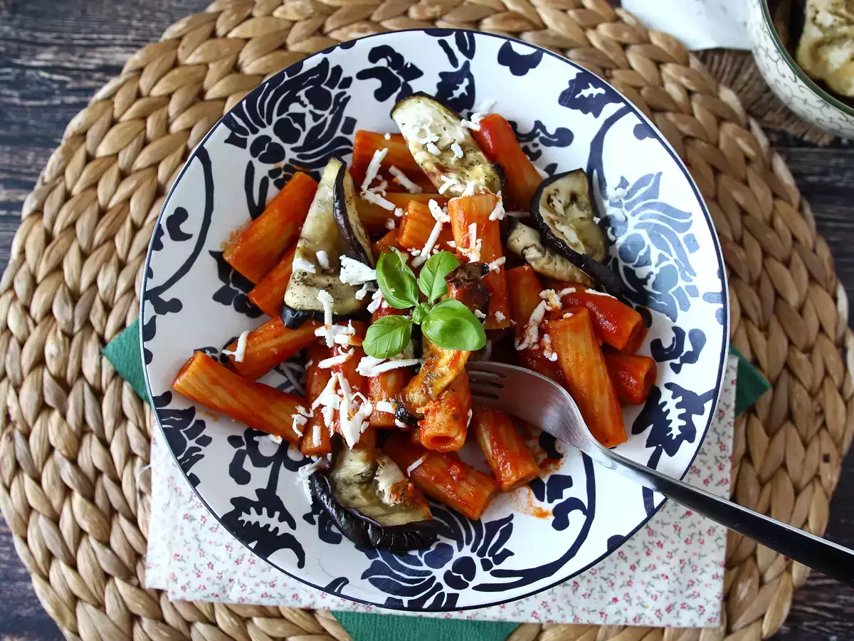 Sicilské těstoviny s lilkem, snadná a lehká verze – Pasta alla Norma - foto 3