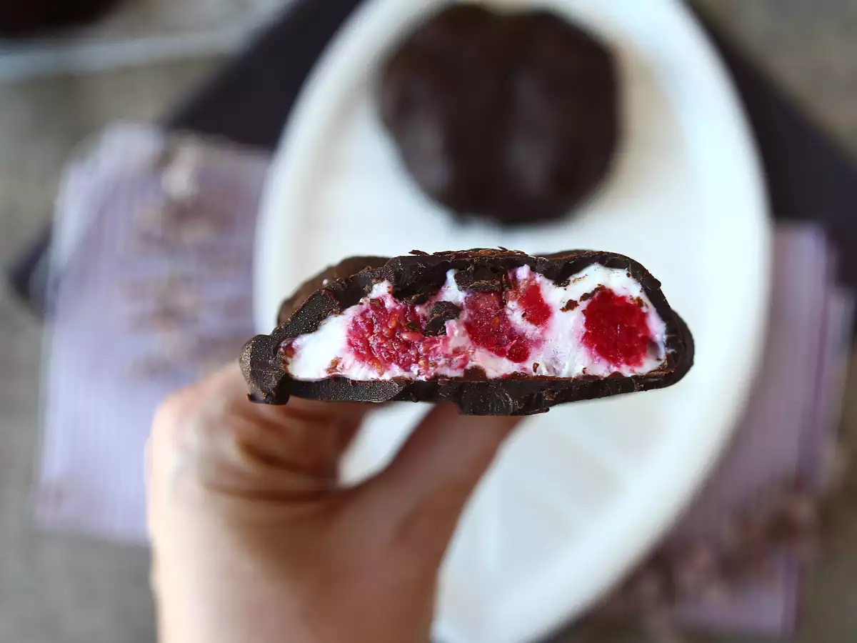 Skyr, malinová a čokoládová zmrzlina. Zdravá svačina pro slunečné dny! - foto 2