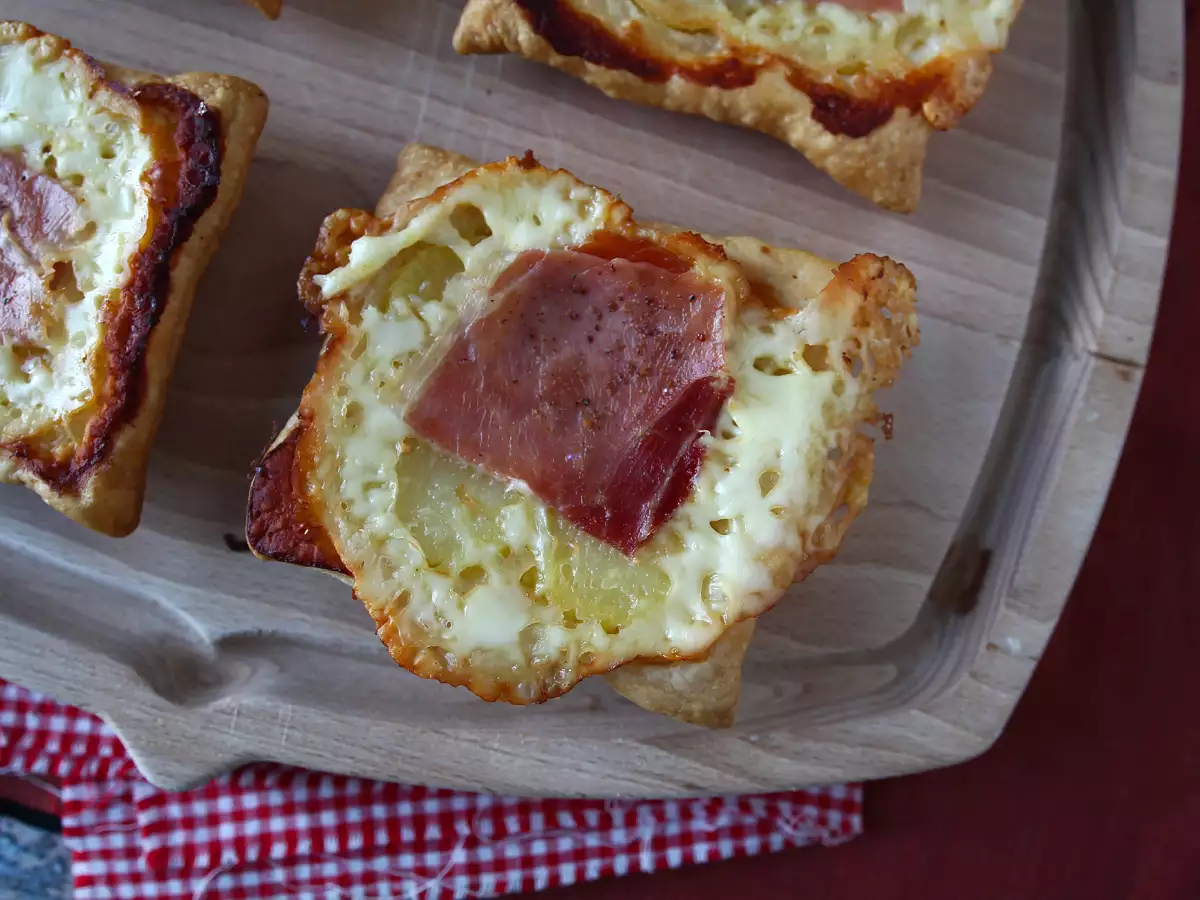 Slané mini tarte tatin s raclette sýrem - foto 3