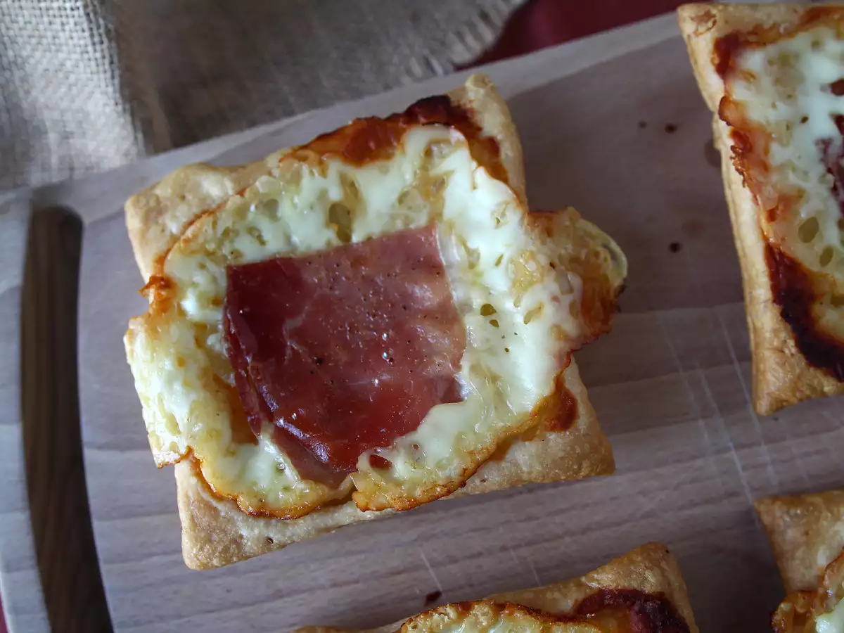 Slané mini tarte tatin s raclette sýrem - foto 5