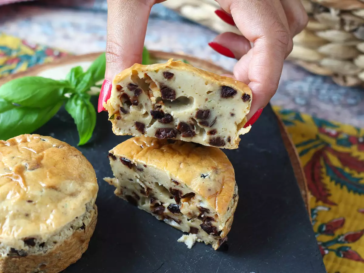 Slané muffiny s olivami a sýrem Philadelphia v horkovzdušné fritéze