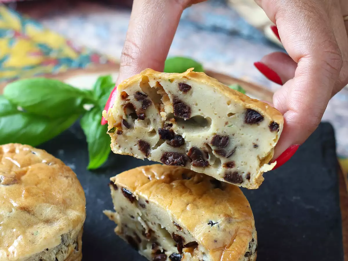 Slané muffiny s olivami a sýrem Philadelphia v horkovzdušné fritéze - foto 2