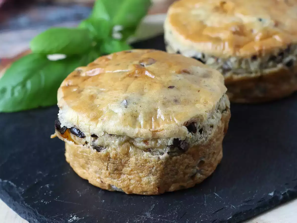 Slané muffiny s olivami a sýrem Philadelphia v horkovzdušné fritéze - foto 3