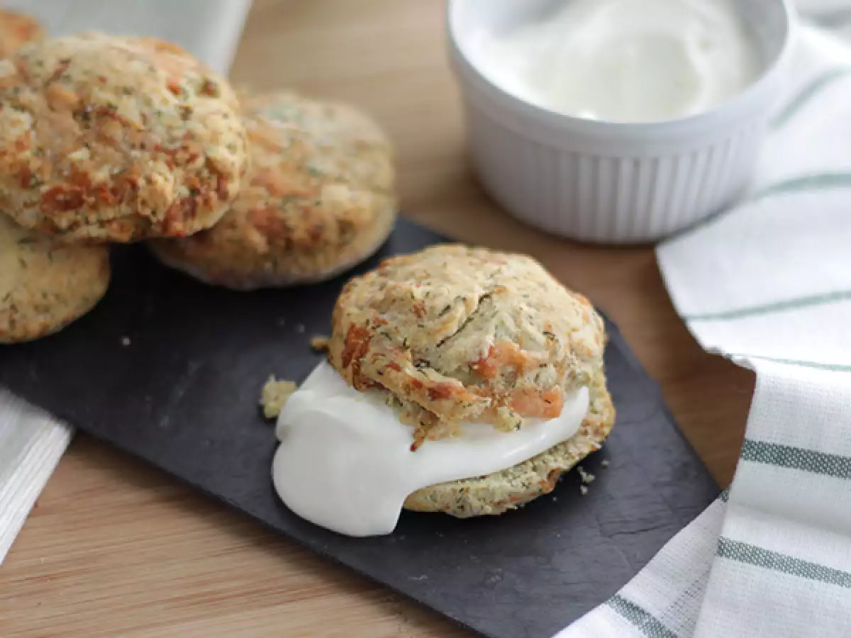 Slané scones s uzeným lososem a koprem