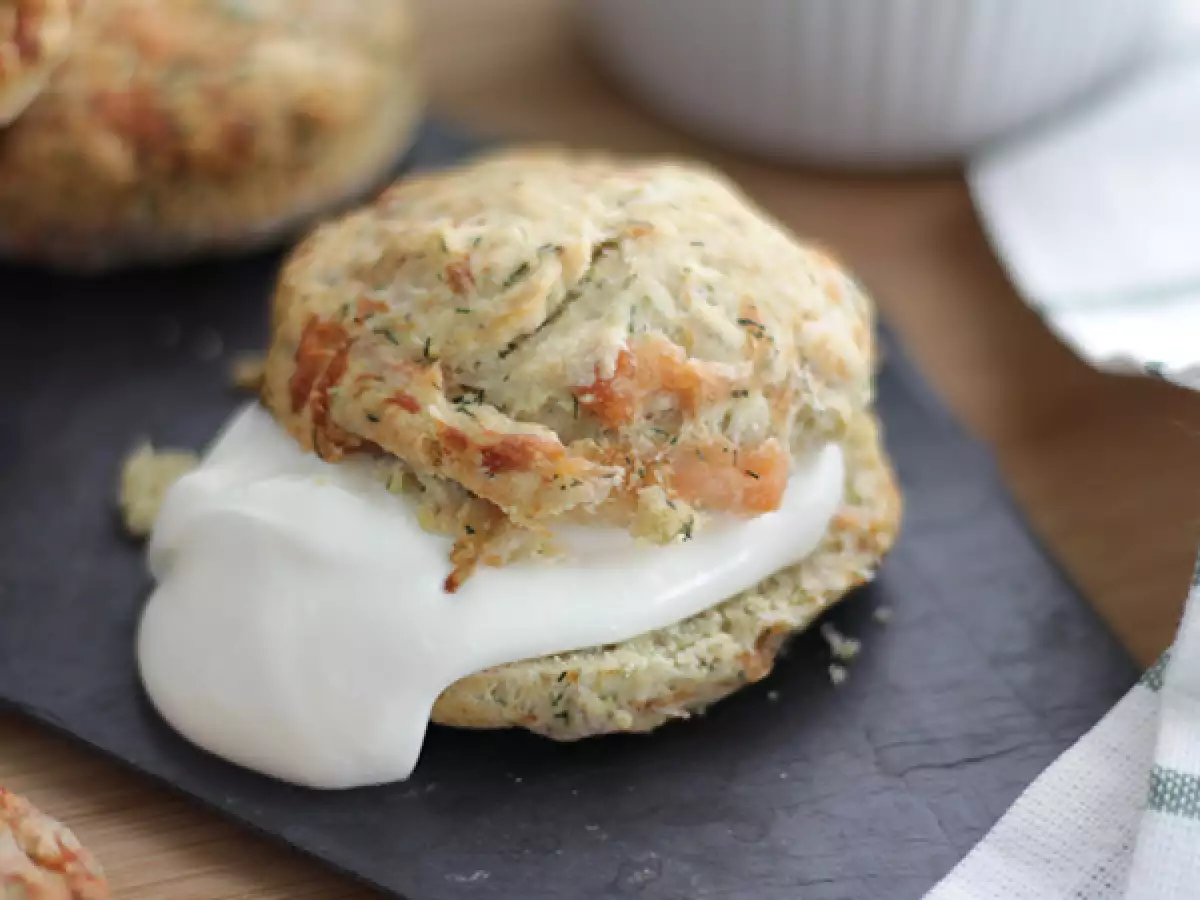 Slané scones s uzeným lososem a koprem - foto 3