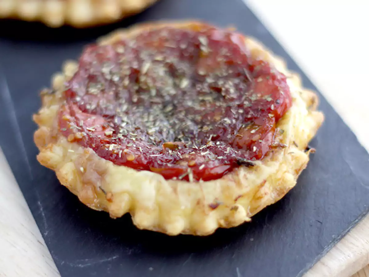 Slané tartaletky Tatin s cherry rajčaty