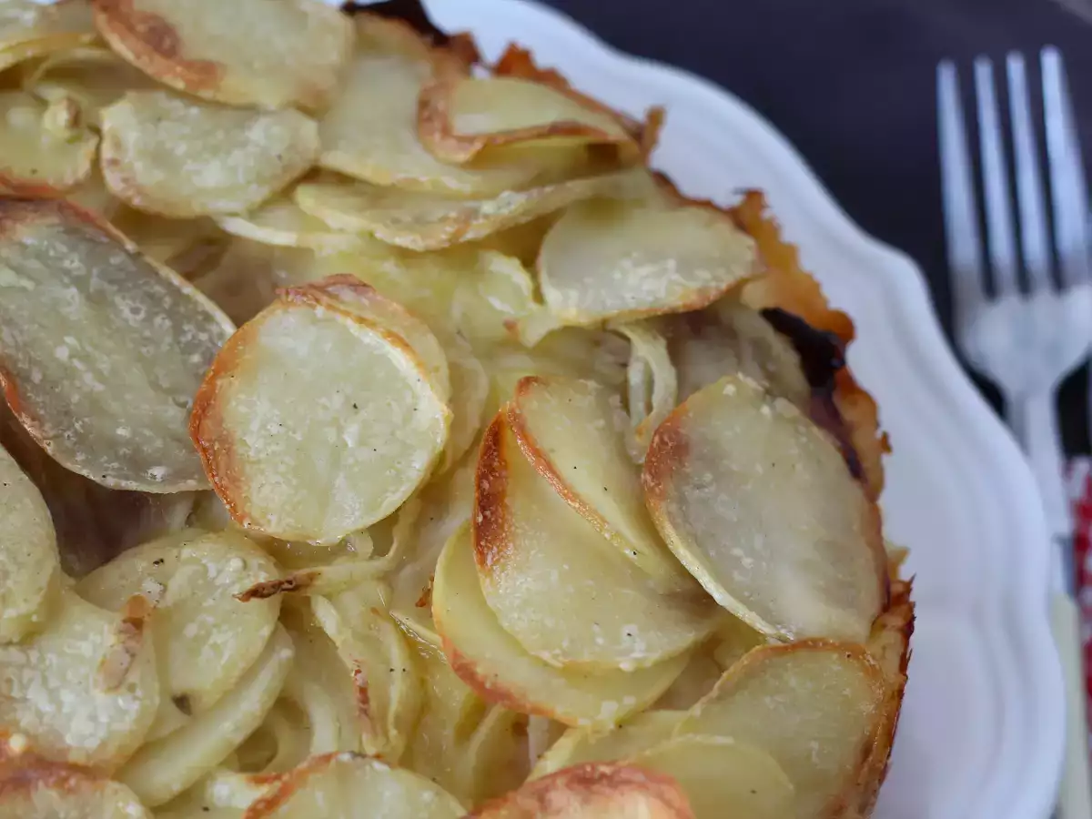 Slaný bramborový koláč se sýrem raclette - foto 3