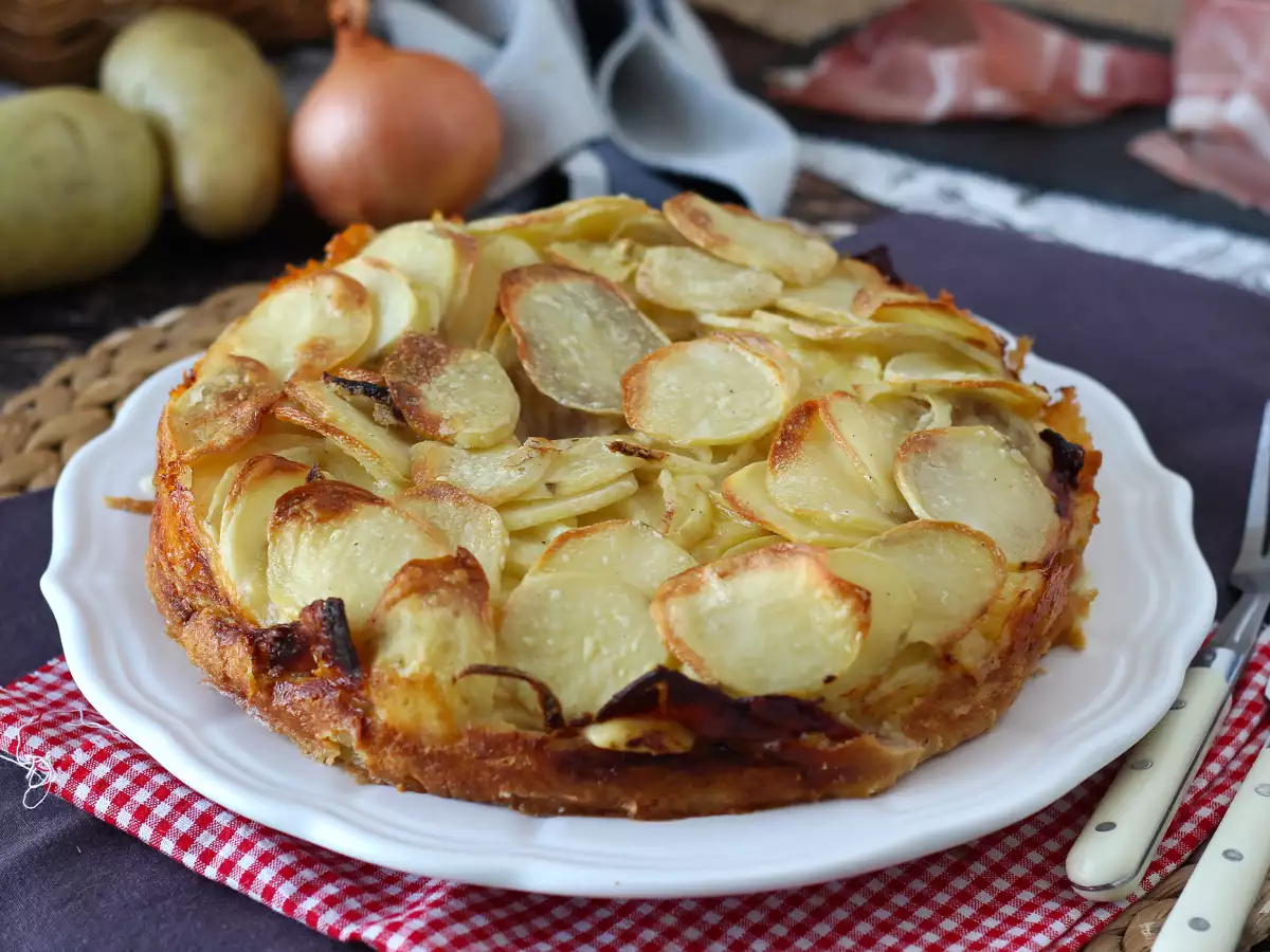 Slaný bramborový koláč se sýrem raclette - foto 5